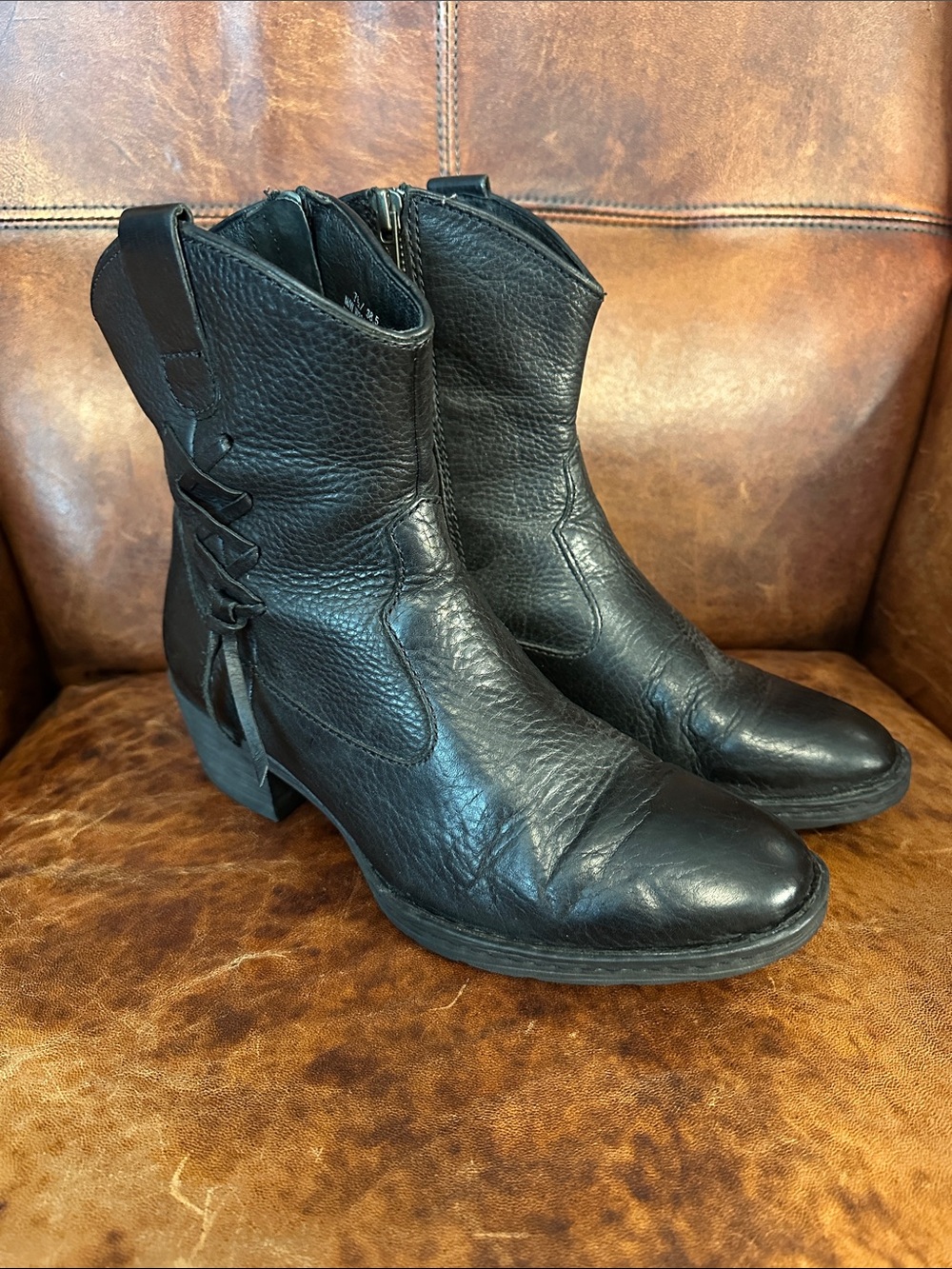 Born Women’s 7.5 Black Leather Ankle Boots Western Style